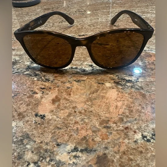 Ray-Ban Dark Brown Sunglasses with Black Case Unisex NWT - Picture 2 of 5